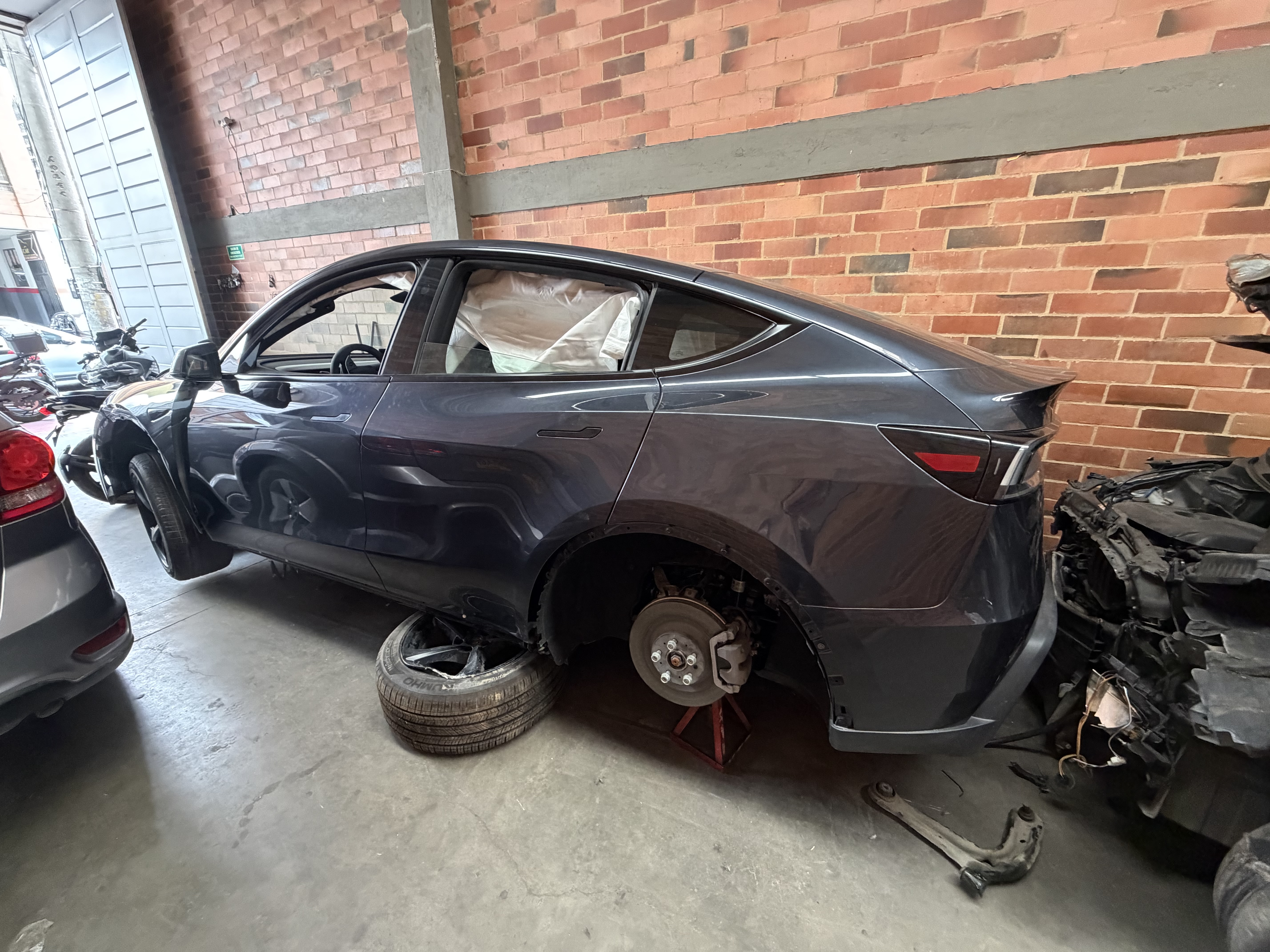 Tesla Model Y 2016, foto 4